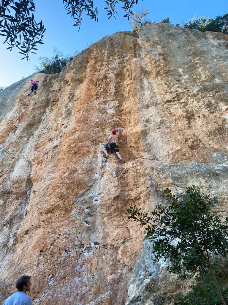 Man on face climb Leonido